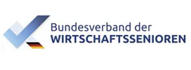 Logo des Bundesverbandes der Wirtschaftssenioren mit blauer Schrift und stilisiertem Haken in Blau und Deutschlandflagge.